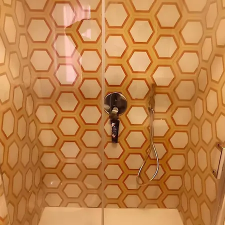4 Apartment *